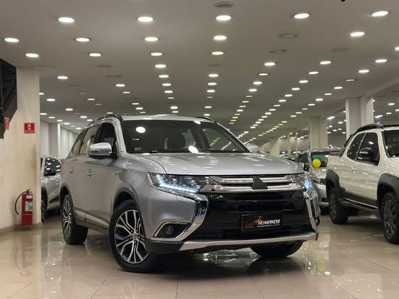MITSUBISHI OUTLANDER 3.0 GT 4X4 V6 24V GASOLINA 4P AUTOMÁTICO MITSUBISHI OUTLANDER 3.0 GT 4X4 V6 24V GASOLINA 4P AUTOMÁTICO